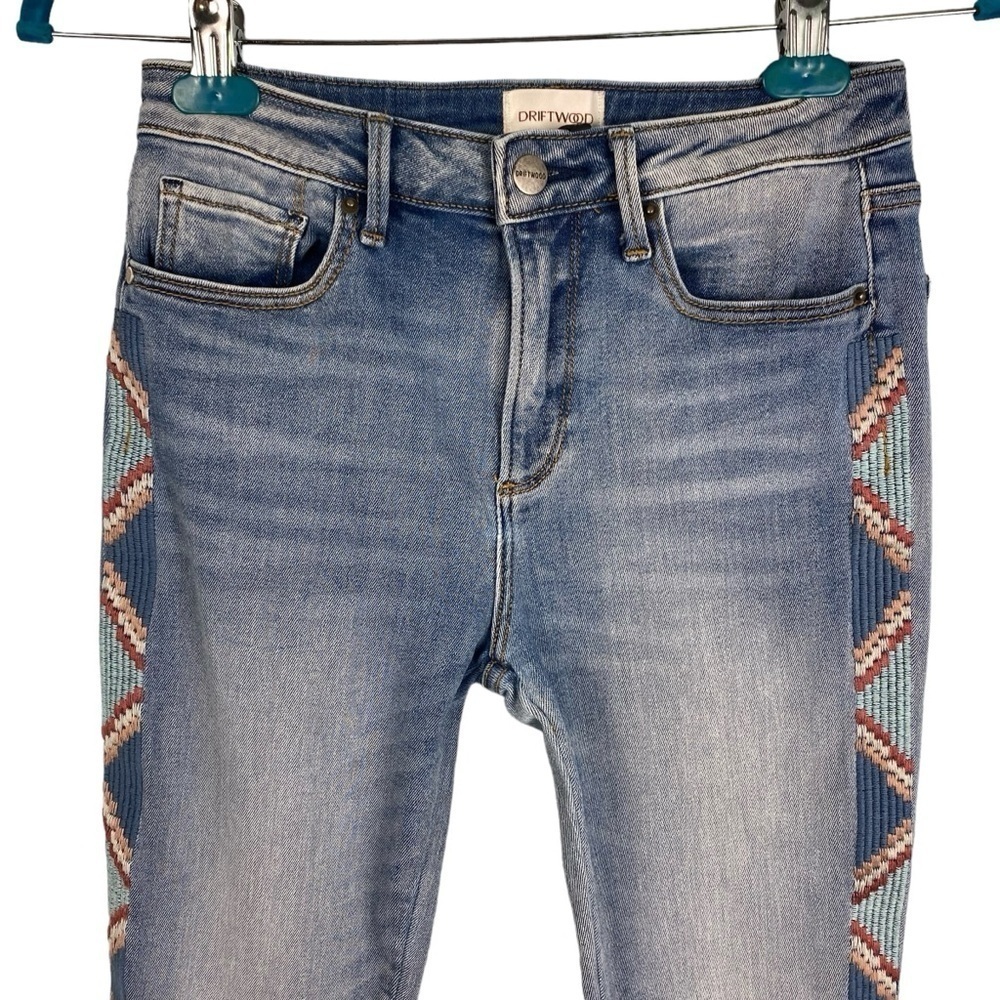 Driftwood Jackie High rise light denim with geometric side embroidery - Picture 5 of 6